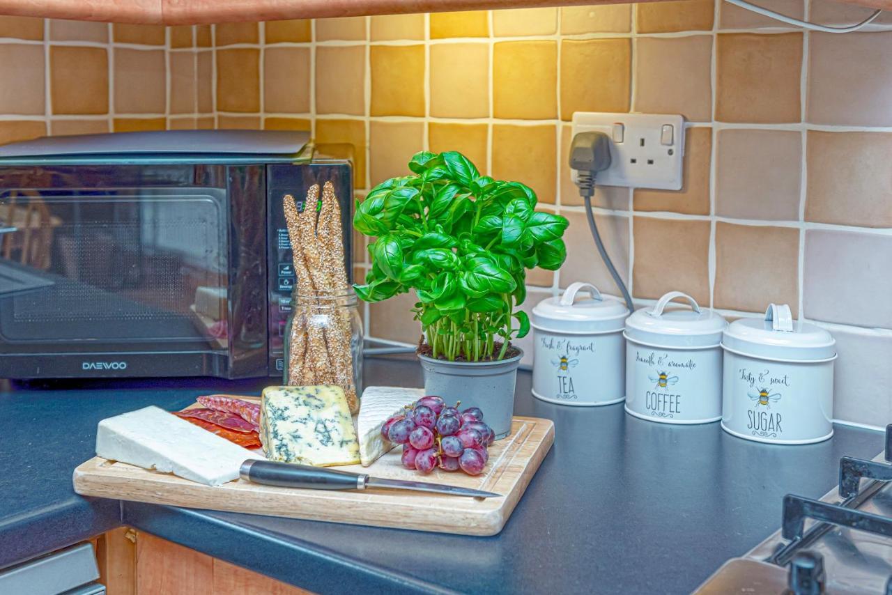 Laurel - Pet-Friendly Cottage With Indoor Pool, Hot Tub & Panoramic Snowdonia Views Колвін-Бей Екстер'єр фото