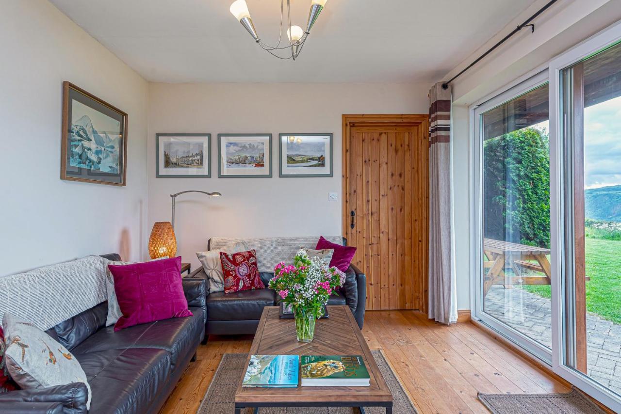 Laurel - Pet-Friendly Cottage With Indoor Pool, Hot Tub & Panoramic Snowdonia Views Колвін-Бей Екстер'єр фото